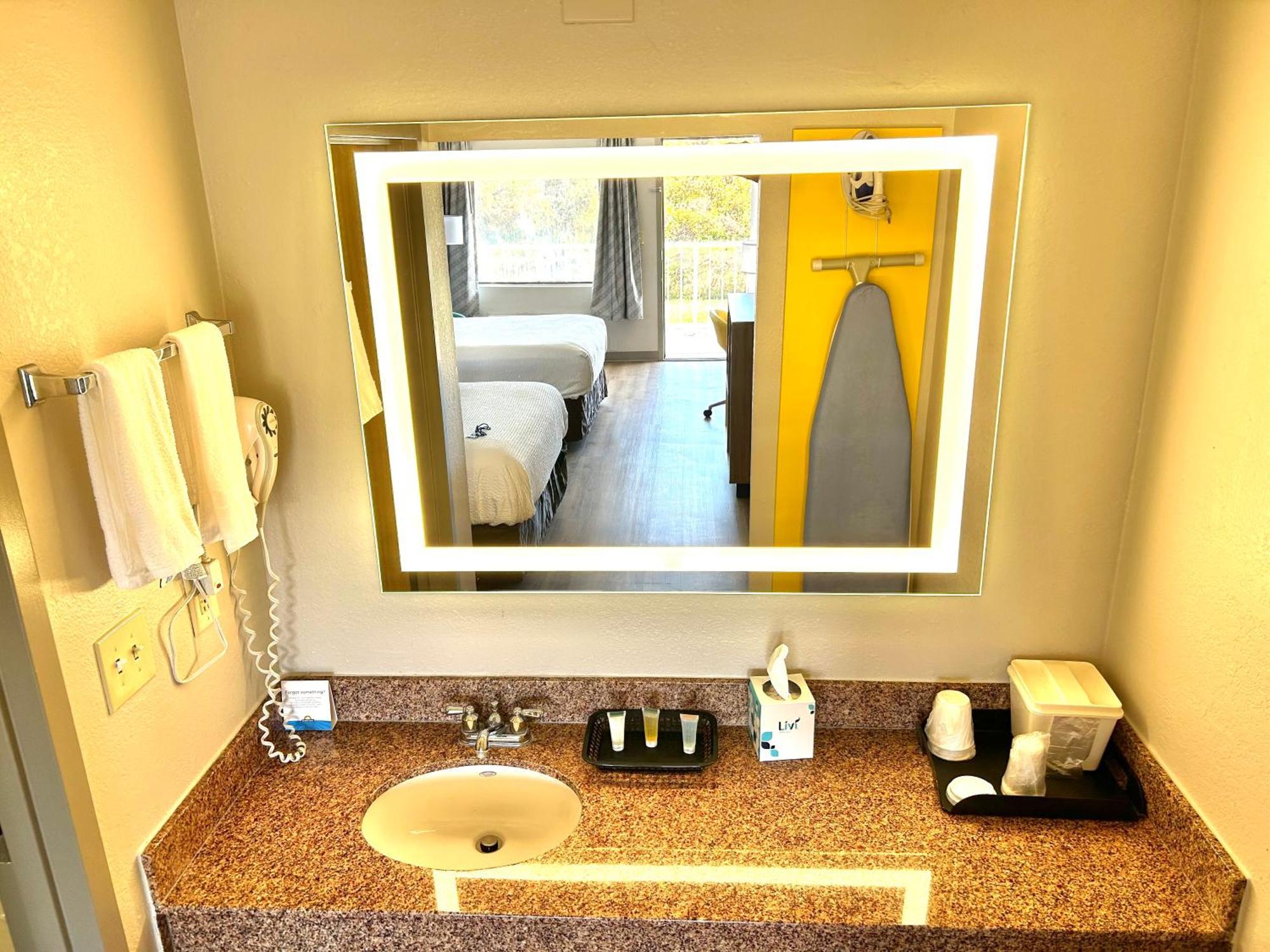 Days Inn By Wyndham St George St. George Bagian luar foto