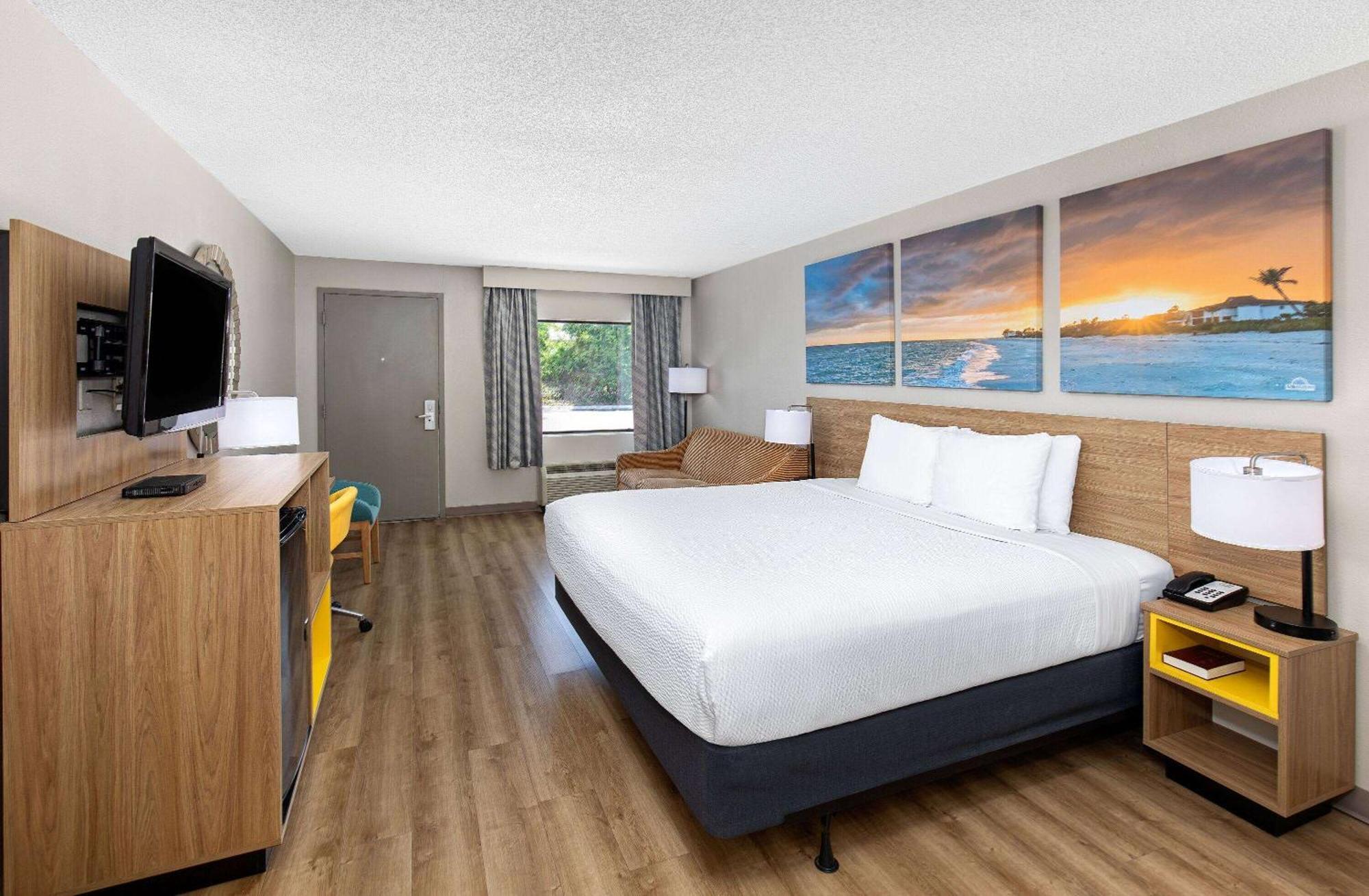 Days Inn By Wyndham St George St. George Bagian luar foto