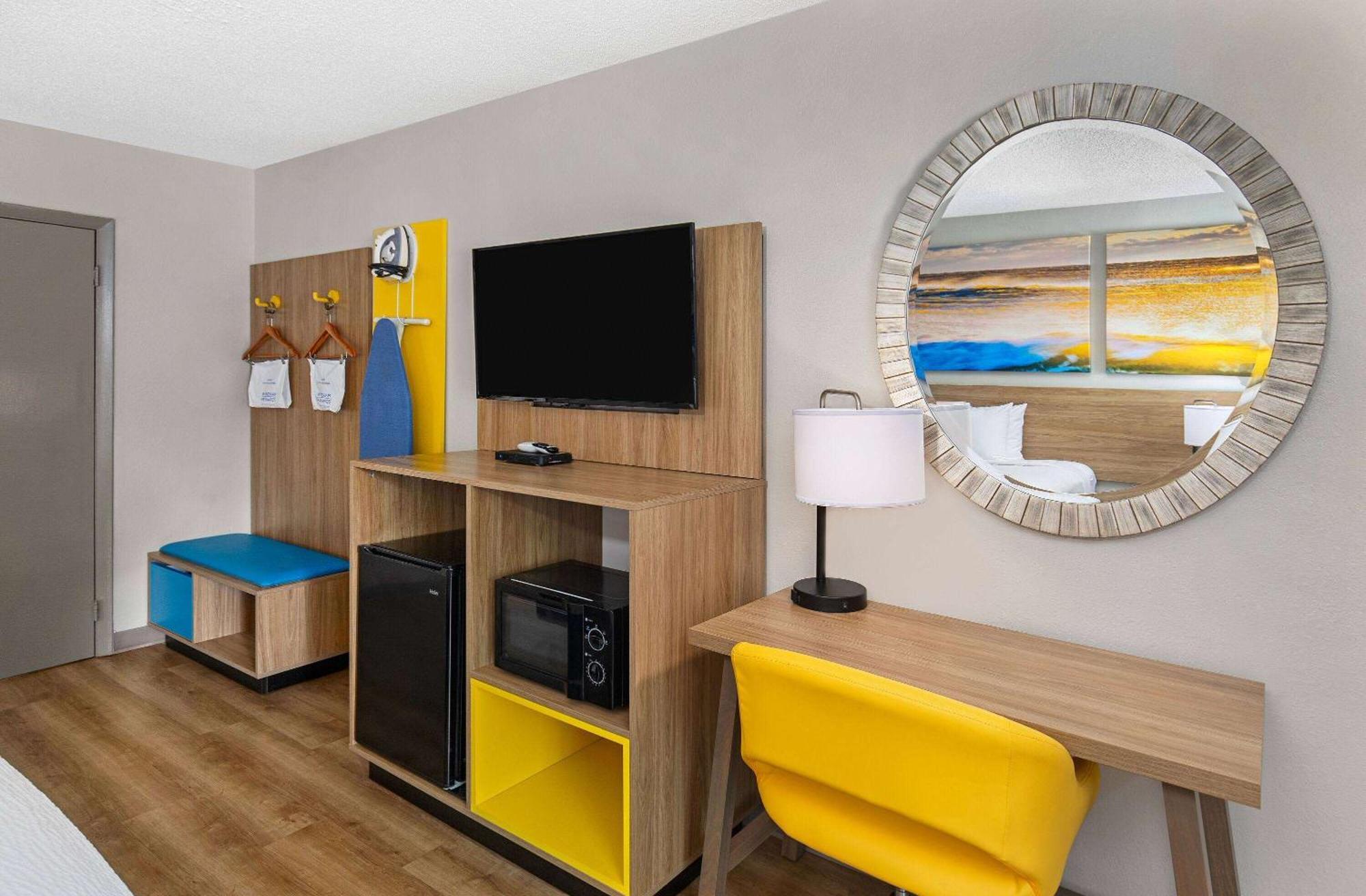 Days Inn By Wyndham St George St. George Bagian luar foto
