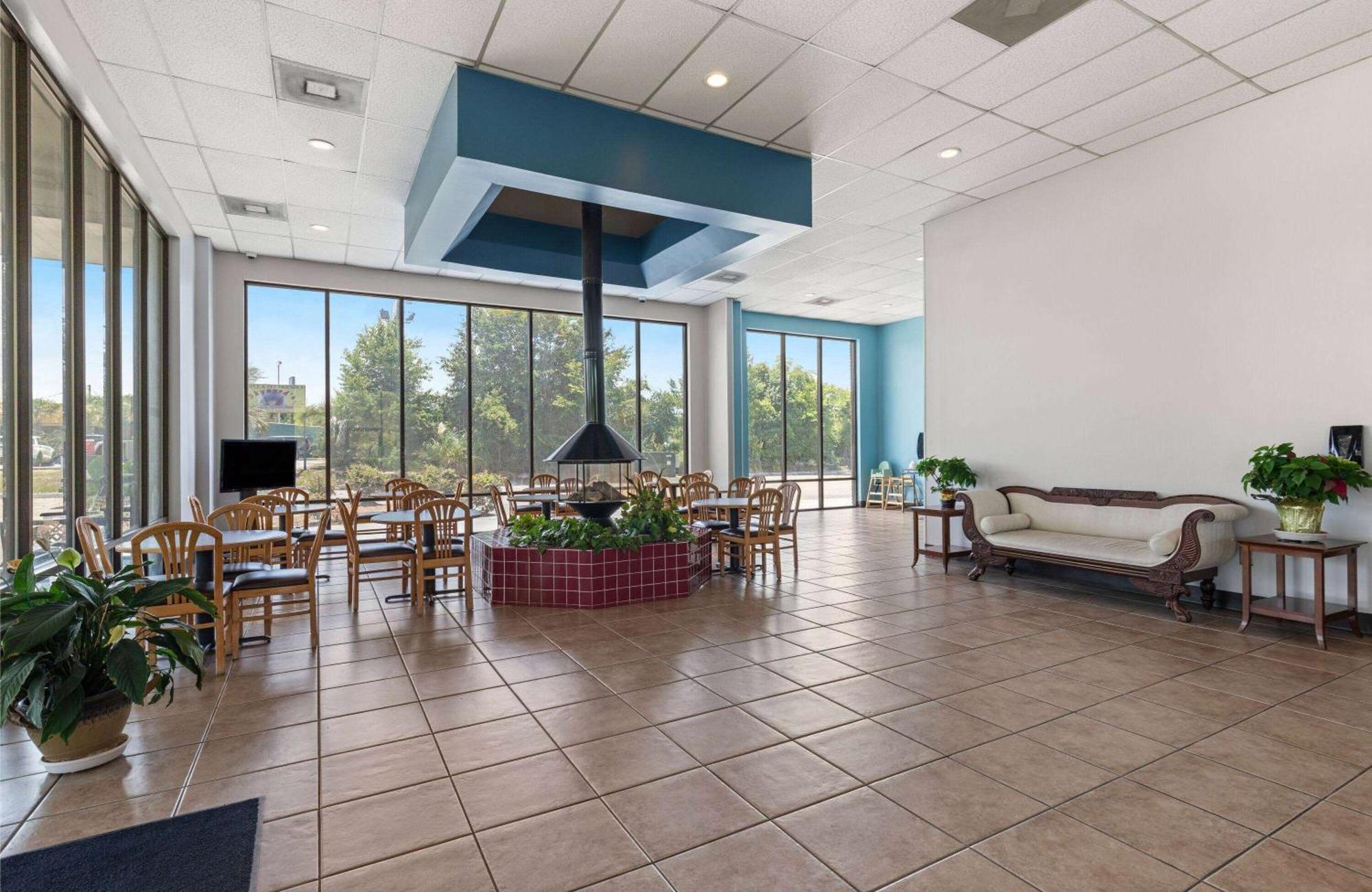Days Inn By Wyndham St George St. George Bagian luar foto